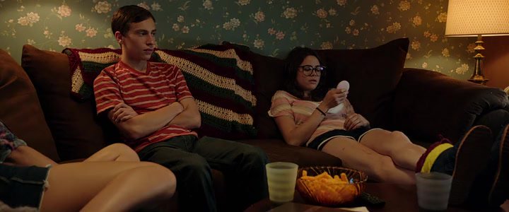 /South/(Movies4u.Foo).It.Follows.2014.480p.BluRay.Hindi.English.x264.ESubs.mkv